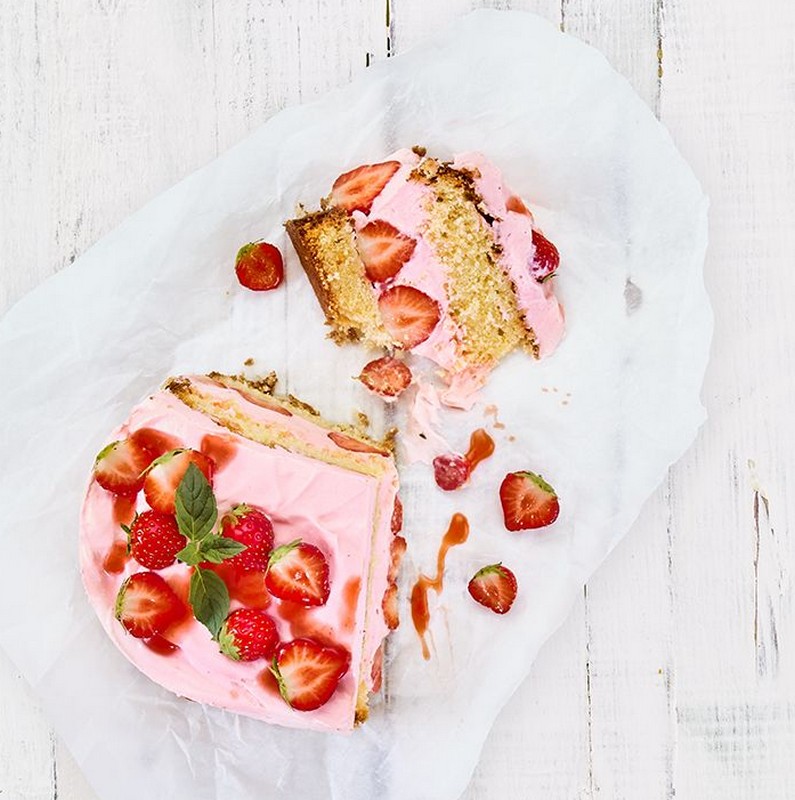 Tortiera antiaderente a forma di cuore con cerniera, include ricette